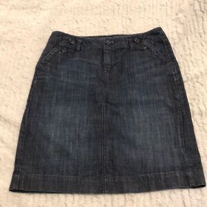 Dark Wash GAP jean skirt Size 4!